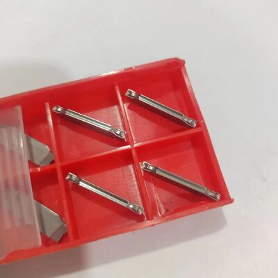 झुकने के लिए प्रतिरोधी गैर-लेपित वोल्फ्रेम कार्बाइड आवेषण 14.4 जी/सीएम3 स्टेनलेस स्टील मशीनिंग के लिए